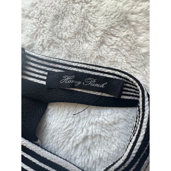 Honey Punch black and white striped  racerback crop top SMALL - Picture 3 of 4
